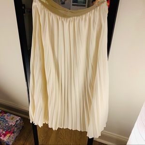3 for  25 👽👽👽Uniqlo midi skirt